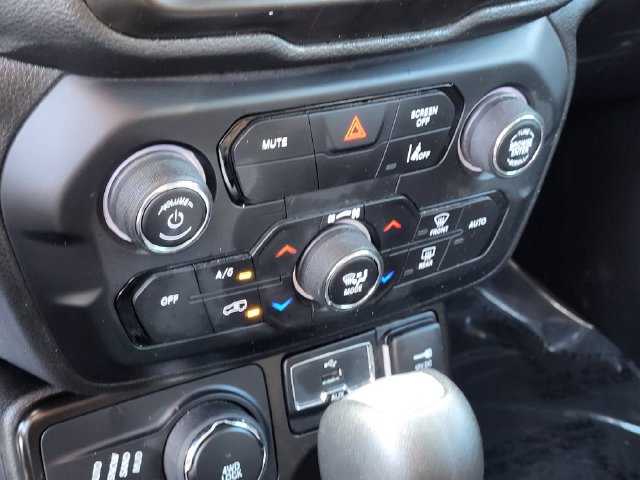 Used 2023 Jeep Renegade Altitude AWD/4WD image 18