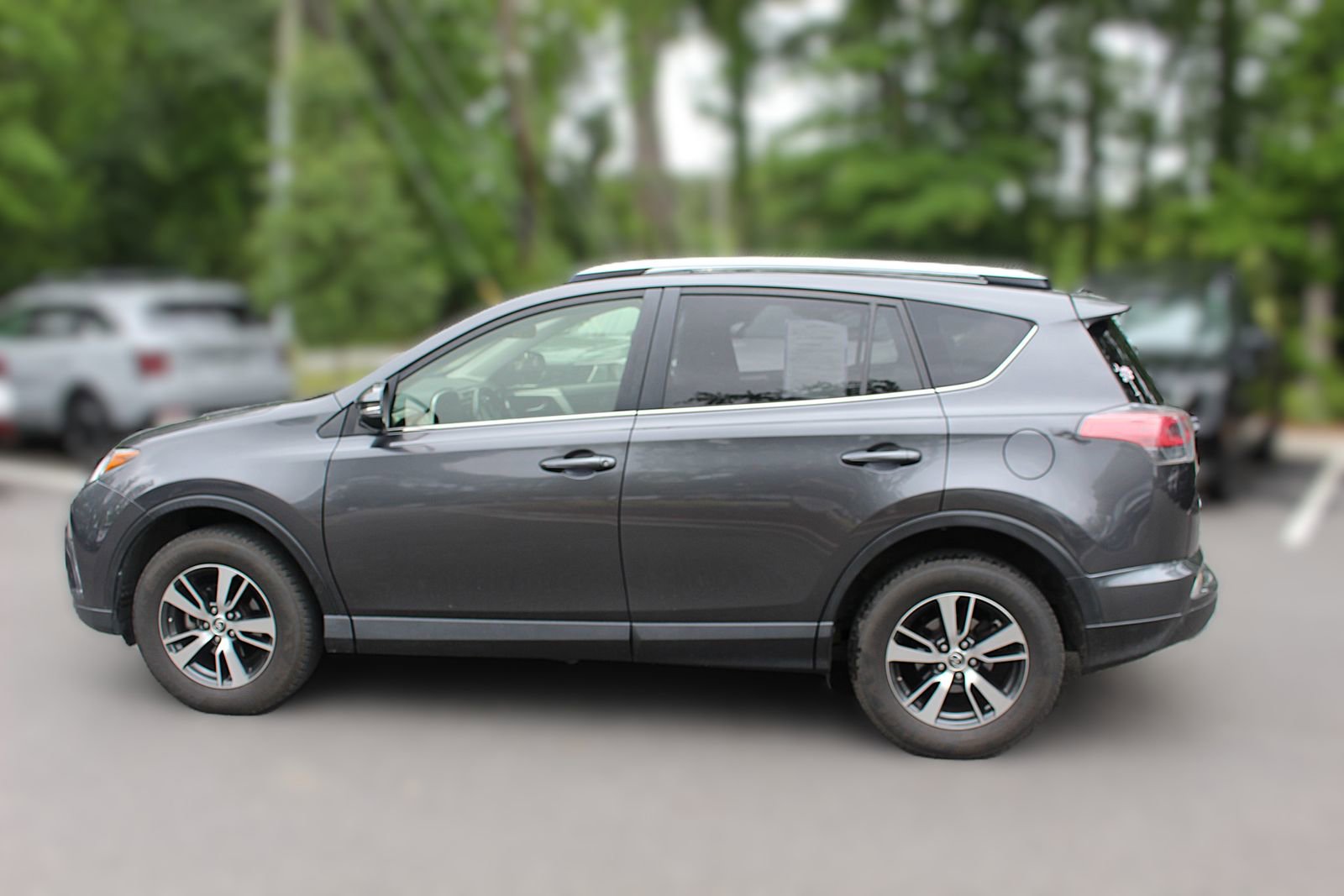 Used 2017 Toyota RAV4 XLE FWD image 5