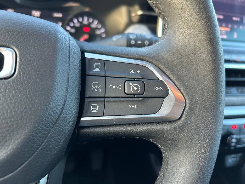 Used 2025 Jeep Compass Latitude w/ Convenience Group image 18