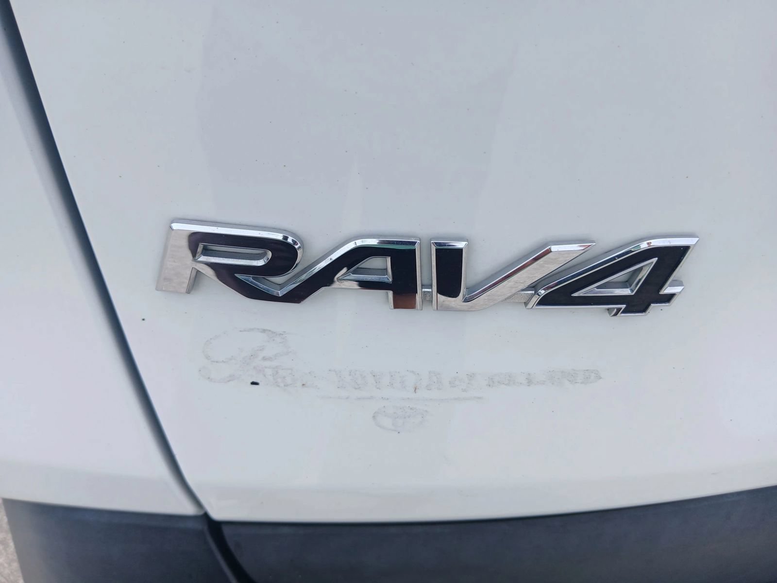 Used 2020 Toyota RAV4 XLE w/ Convenience Package FWD image 15