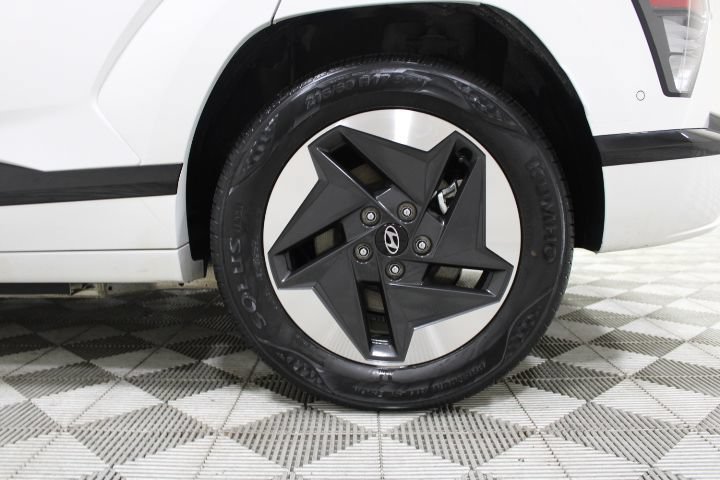 Used 2024 Hyundai Kona Limited FWD image 47