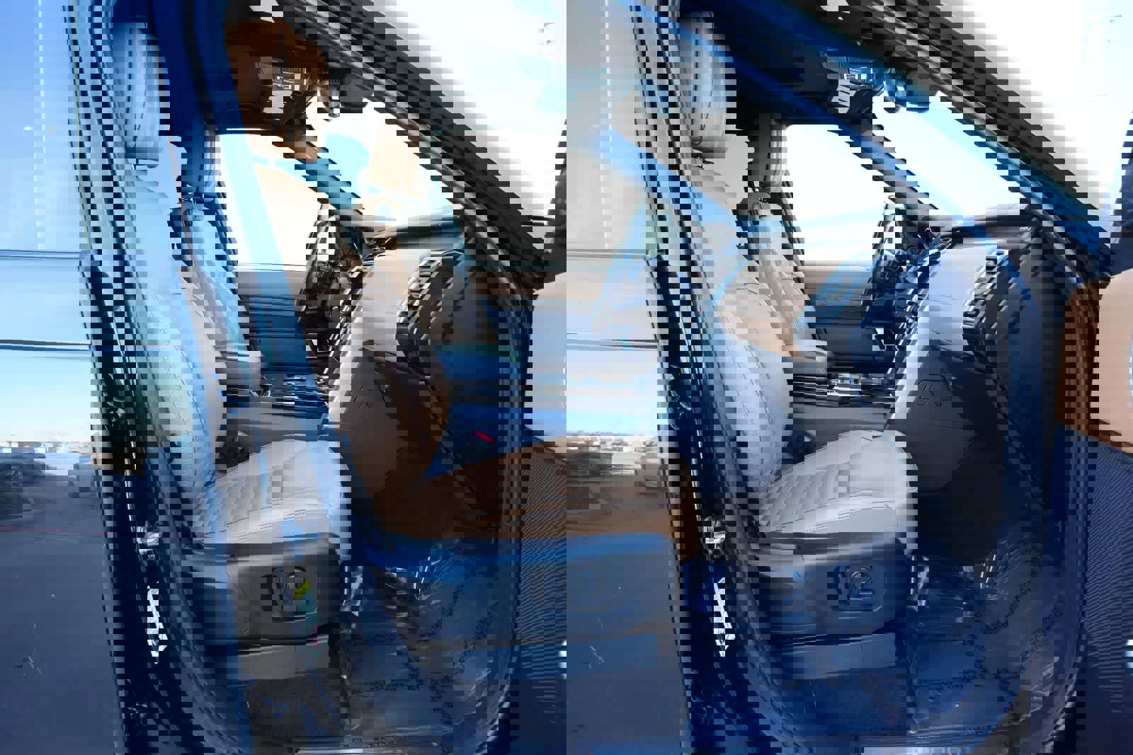 Used 2017 Land Rover Discovery HSE Luxury image 21