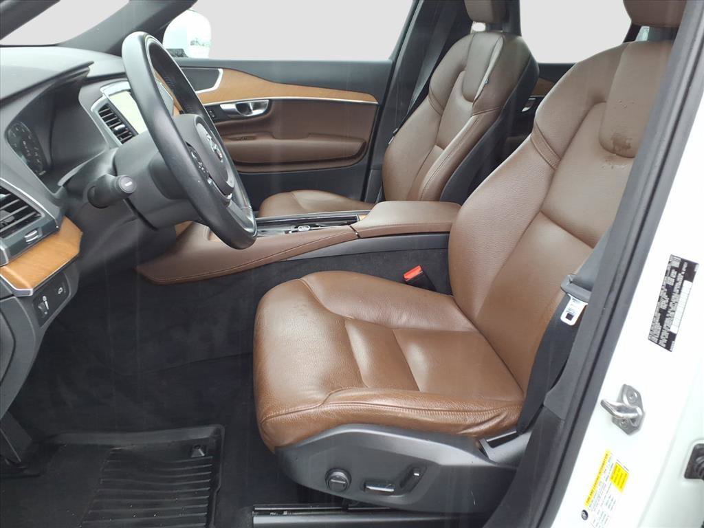 Used 2022 Volvo XC90 T6 Momentum image 12