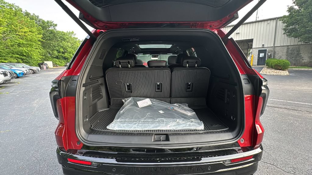 Used 2026 Chevrolet Traverse RS w/ LPO, Floor Liner Package AWD/4WD image 33