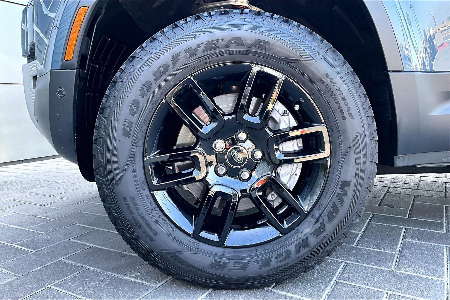 Certified 2025 Land Rover Defender 110 S AWD/4WD image 9