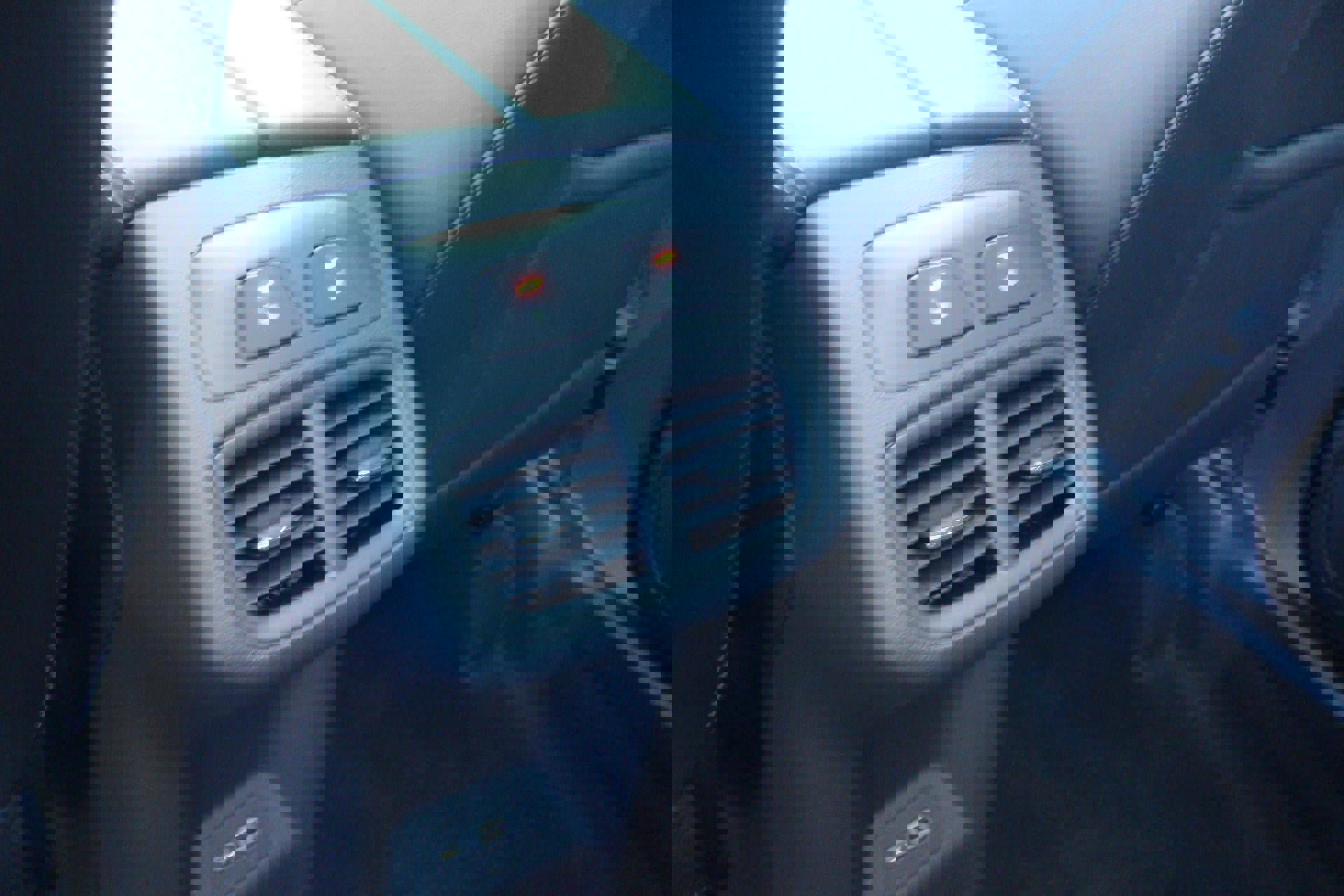 Used 2023 Buick Envision Avenir image 23