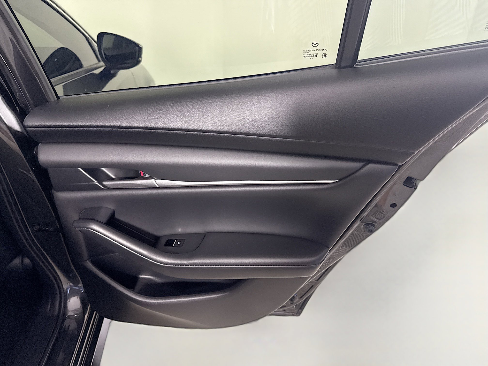 Used 2023 MAZDA MAZDA3 s image 28