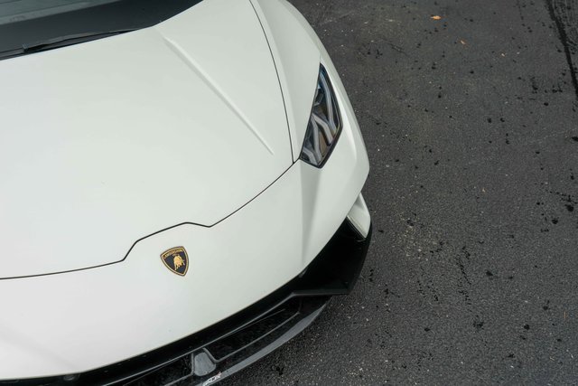 Used 2018 Lamborghini Huracan Performante image 31