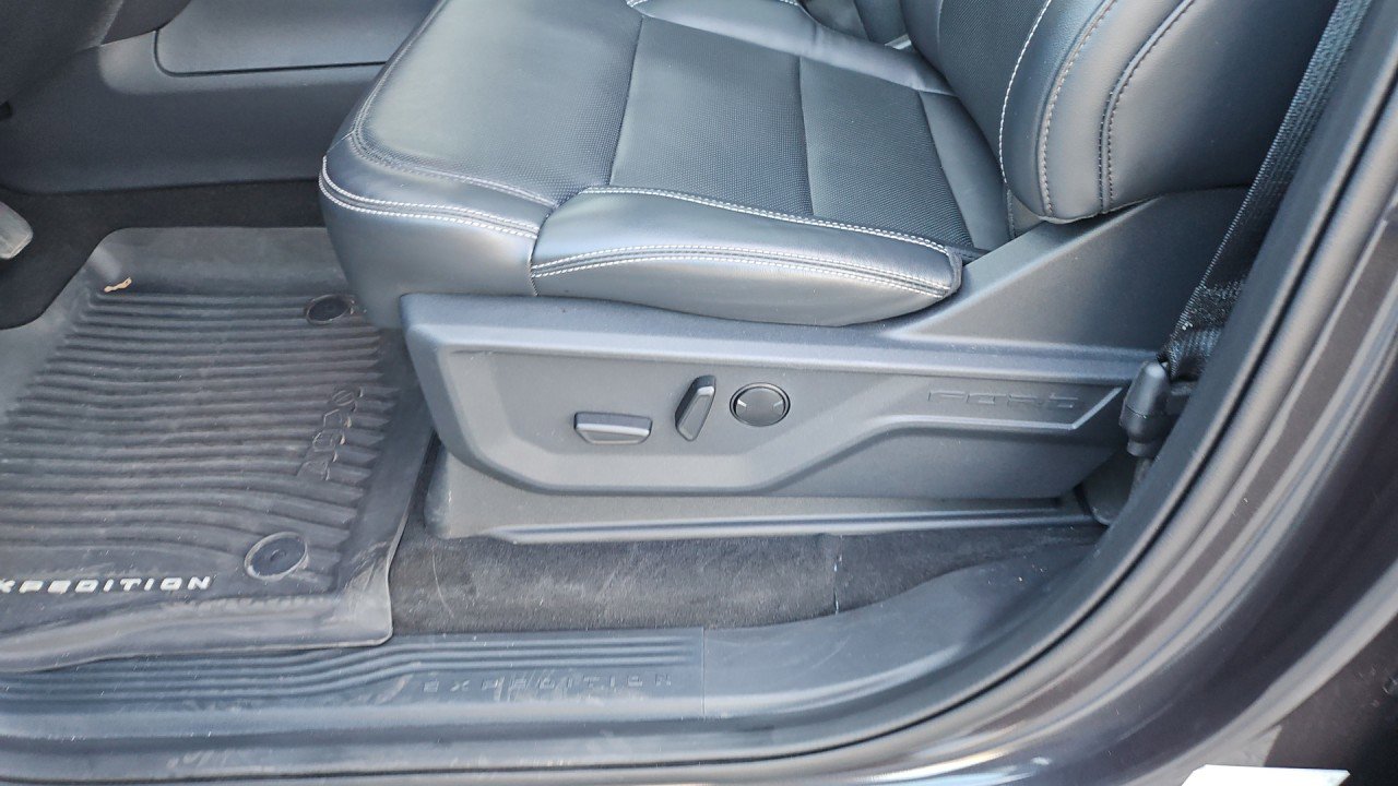 Used 2025 Ford Expedition Max Platinum AWD/4WD image 13