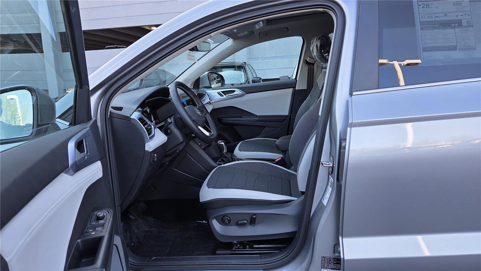 New 2026 Volkswagen Taos SE image 13