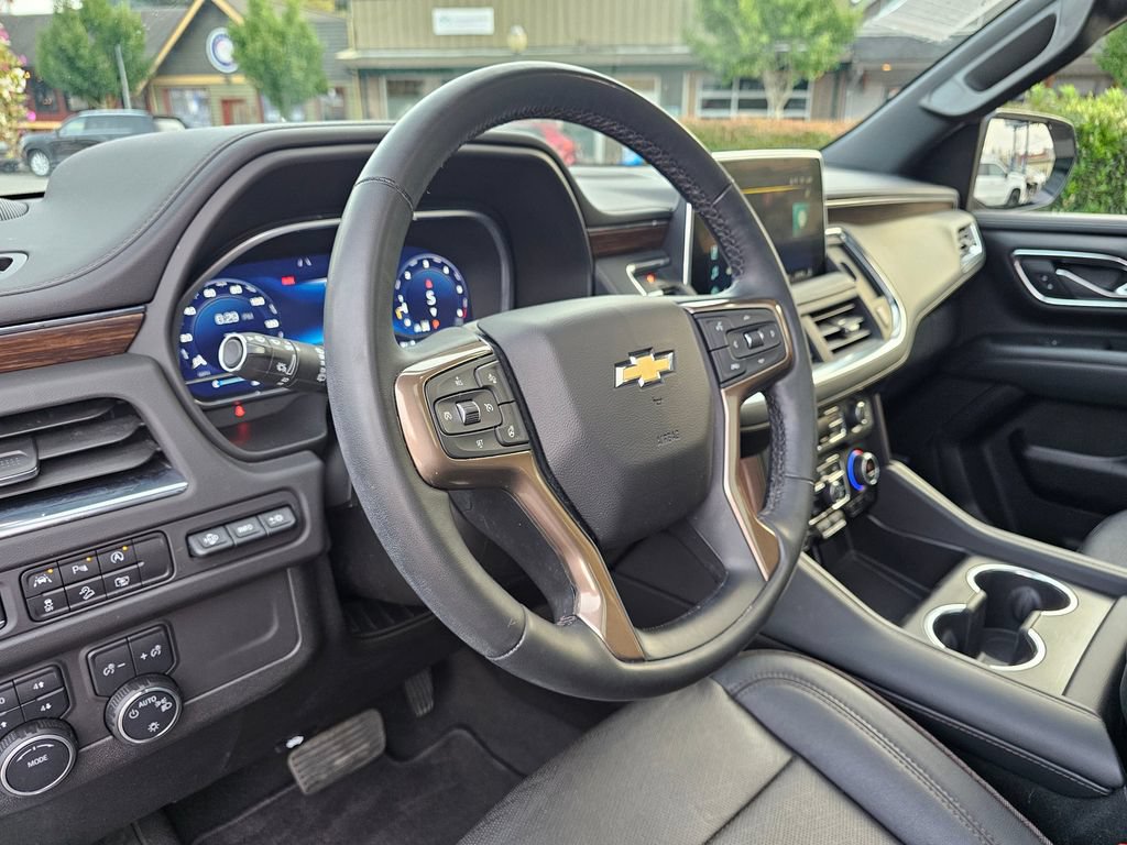 Used 2023 Chevrolet Suburban High Country w/ Premium Package 2 AWD/4WD image 29