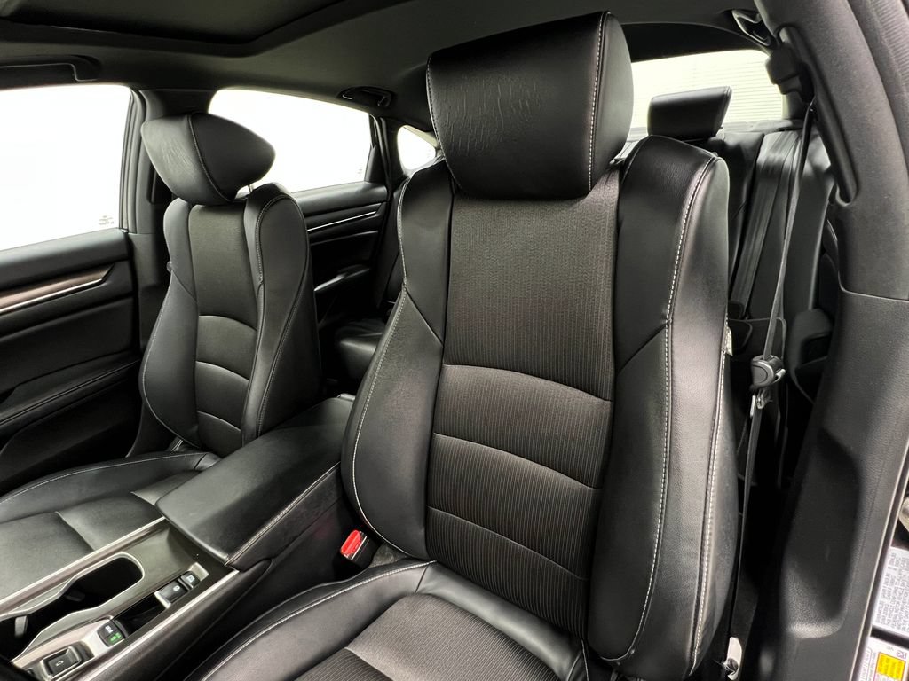 Used 2018 Honda Accord Sport image 14