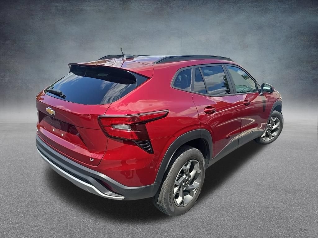 Used 2025 Chevrolet Trax LT FWD image 7