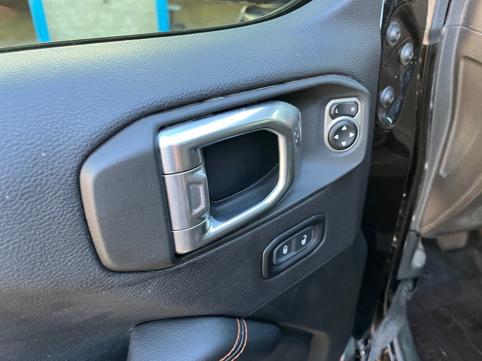 Used 2020 Jeep Gladiator Mojave AWD/4WD image 14