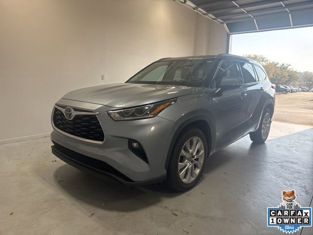 Used 2021 Toyota Highlander Limited image 3