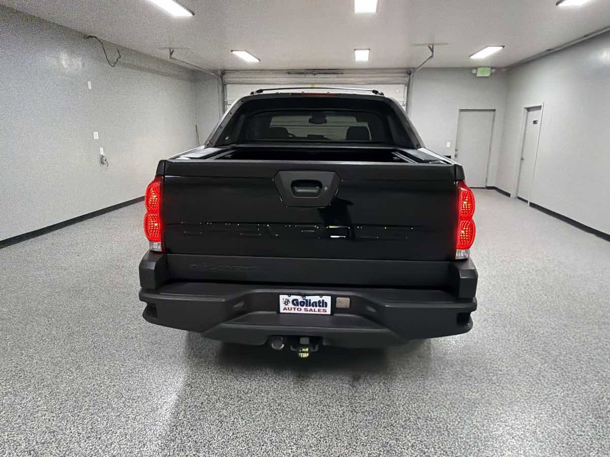 Used 2005 Chevrolet Avalanche Z71 w/ Sun And Sound Package image 4