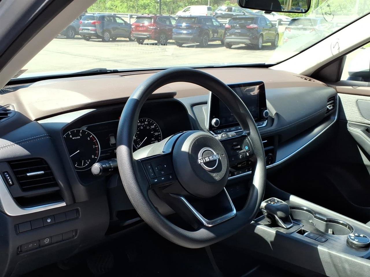 Used 2023 Nissan Rogue SV AWD/4WD image 6