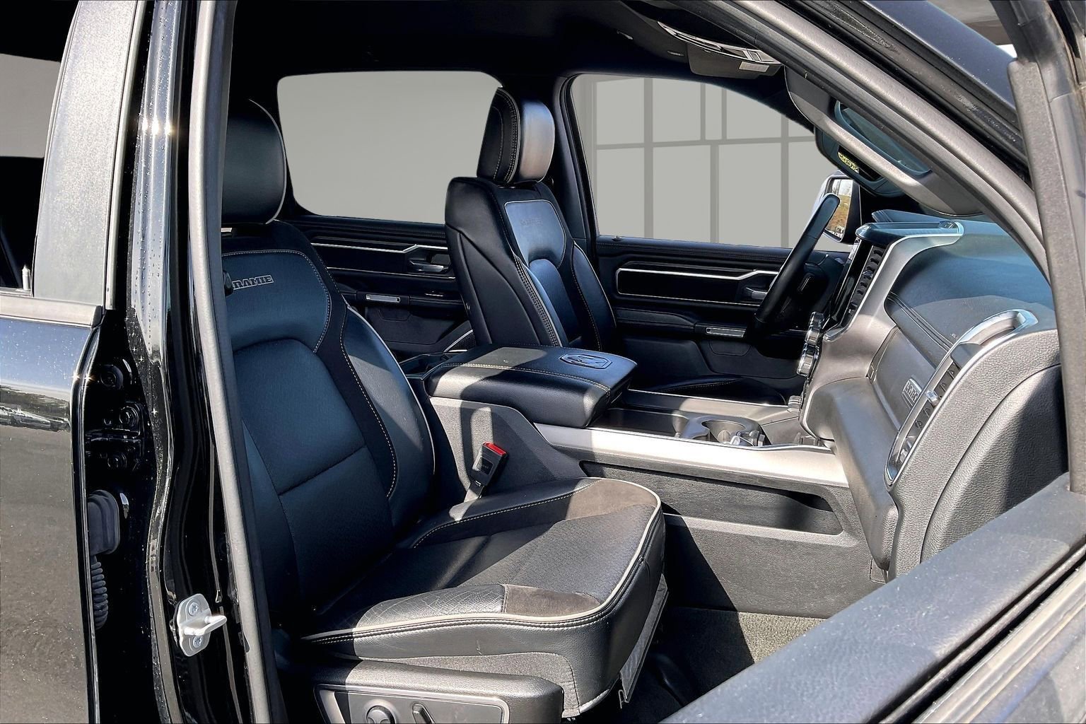 Used 2024 RAM 1500 Laramie image 30