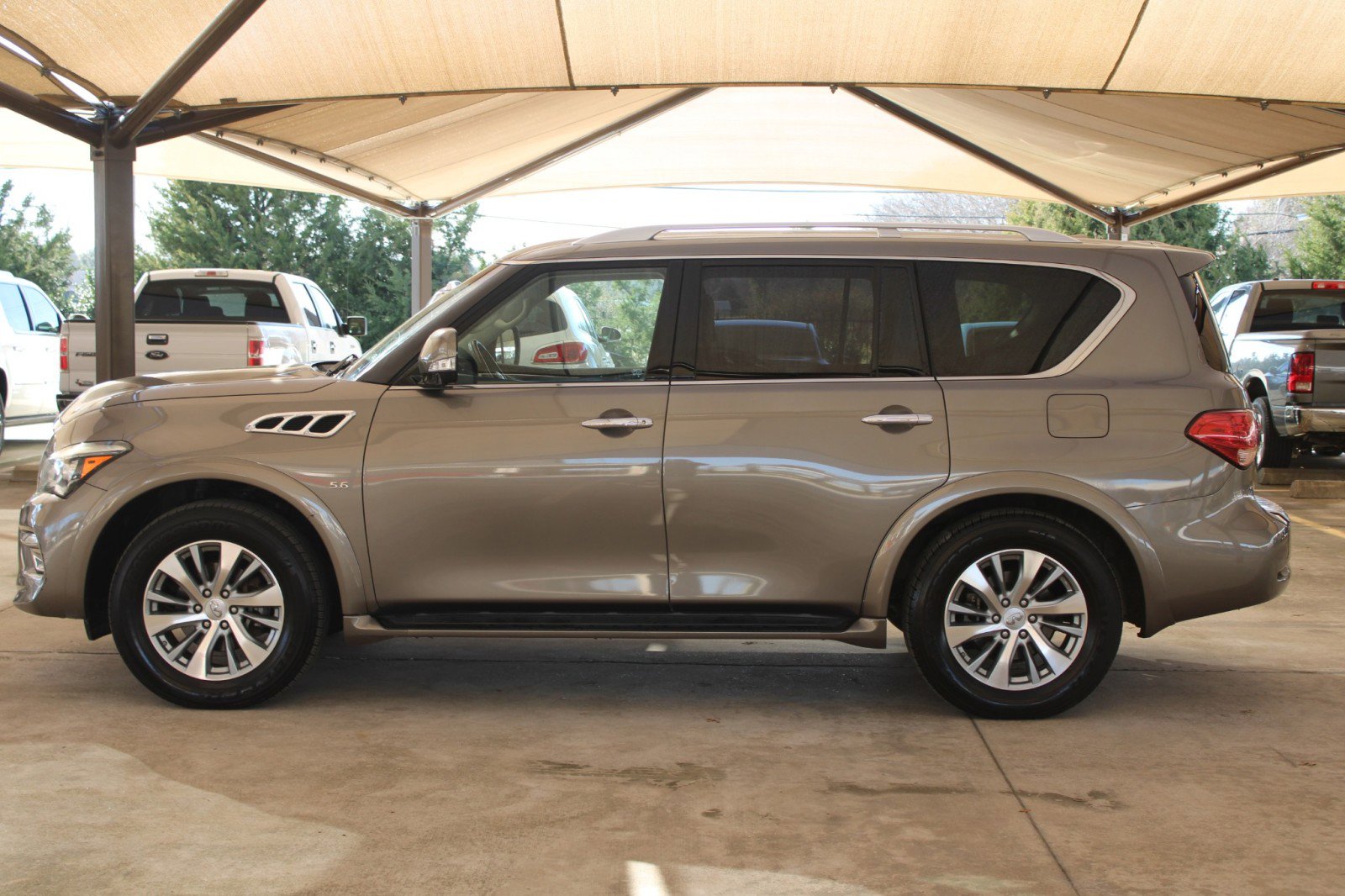 Used 2016 INFINITI QX80 2WD w/ Driver's Assistance Package image 6