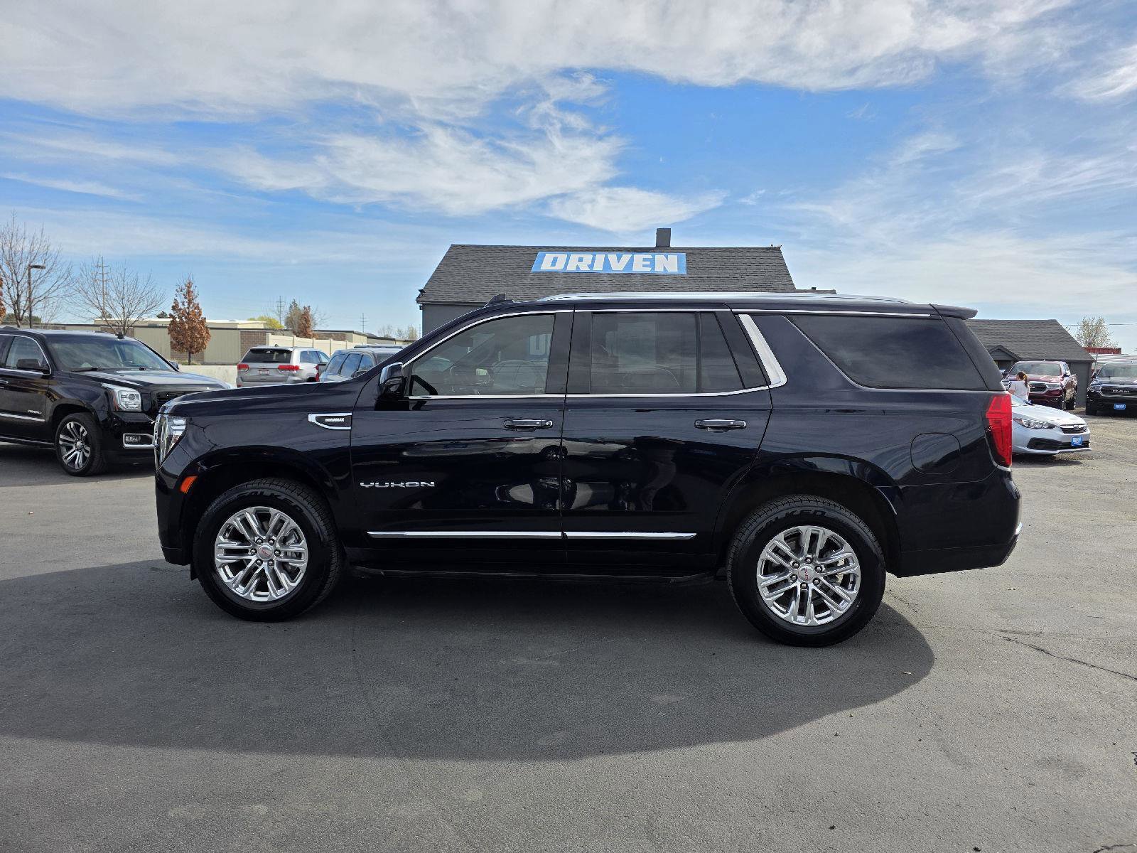 Used 2022 GMC Yukon SLT w/ SLT Premium Package AWD/4WD image 8