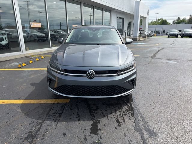 Used 2025 Volkswagen Jetta SE FWD image 6