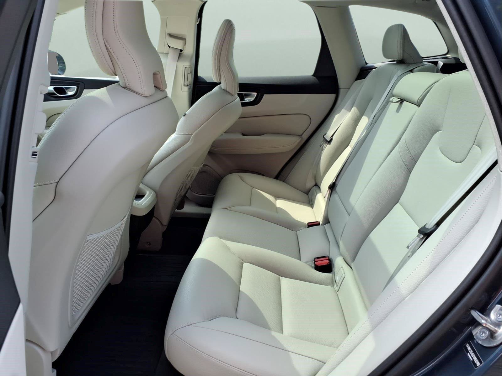 Used 2025 Volvo XC60 B5 Core w/ Protection Package Premier AWD/4WD image 16