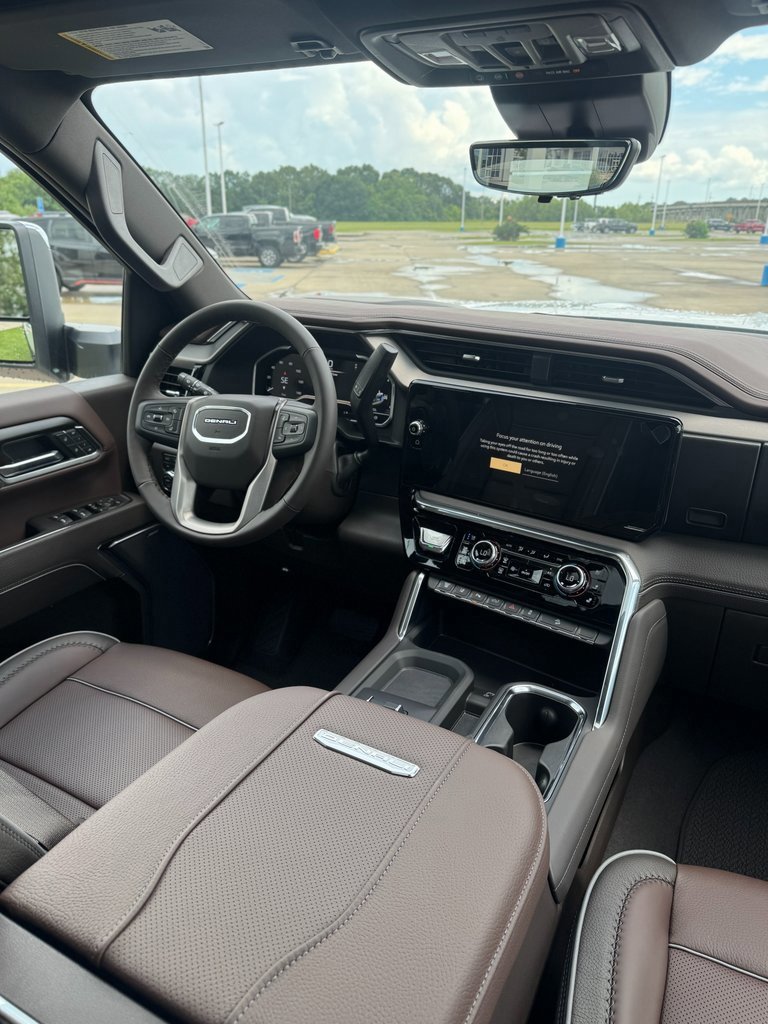 New 2025 GMC Sierra 2500 Denali w/ Denali Reserve Package image 13