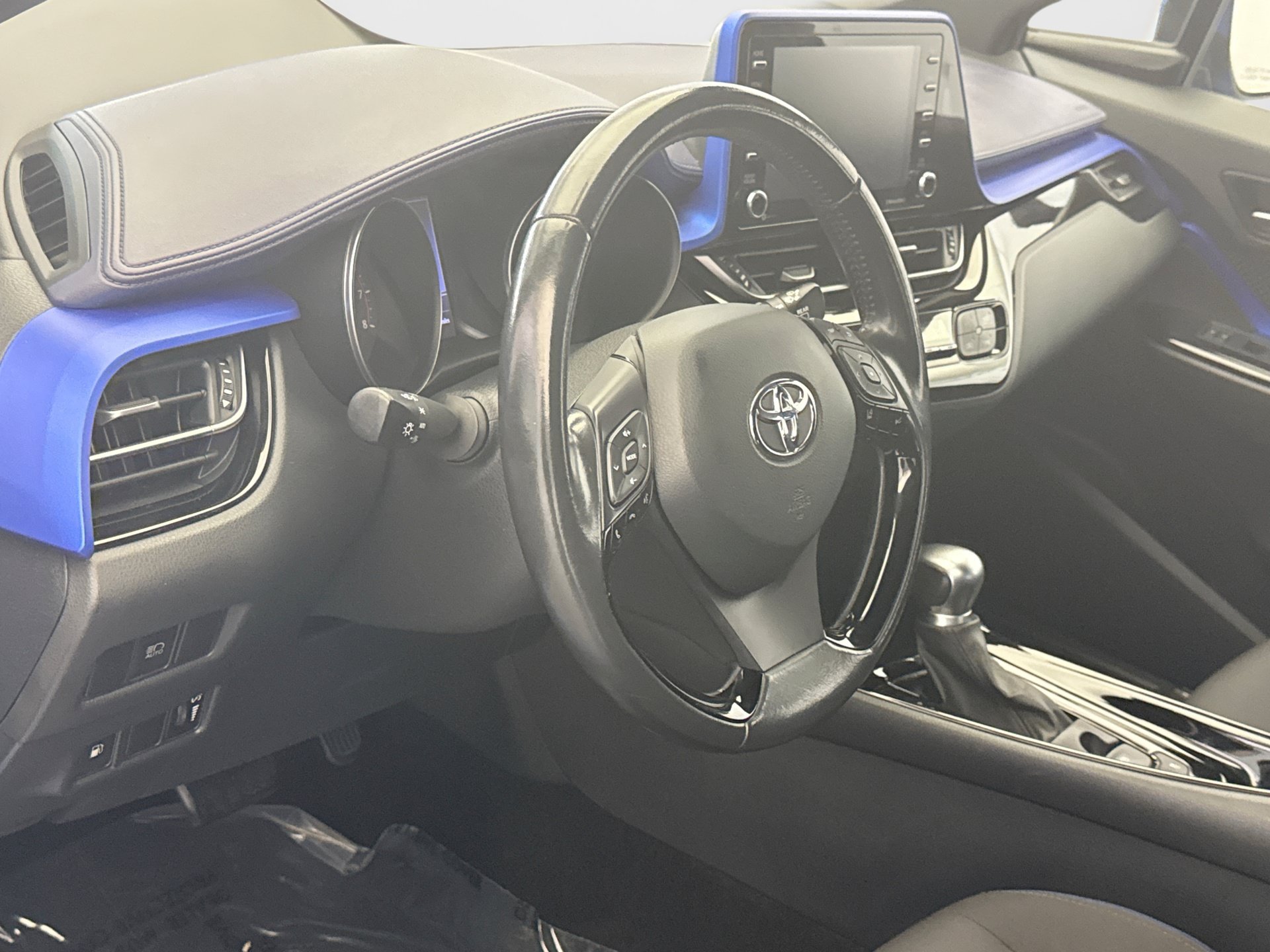 Used 2021 Toyota C-HR XLE FWD image 10