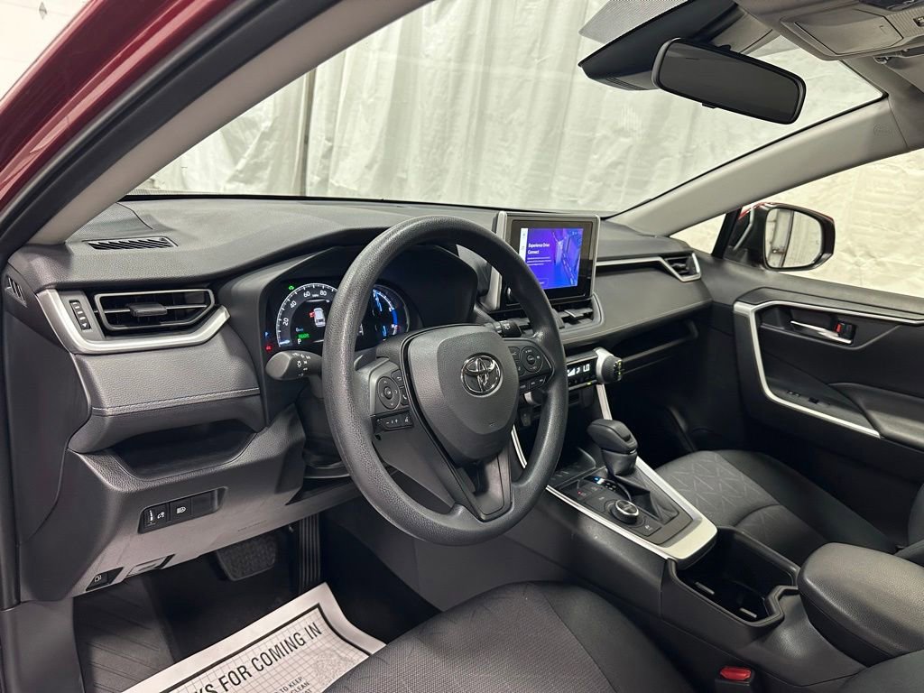 Used 2025 Toyota RAV4 XLE AWD/4WD image 15