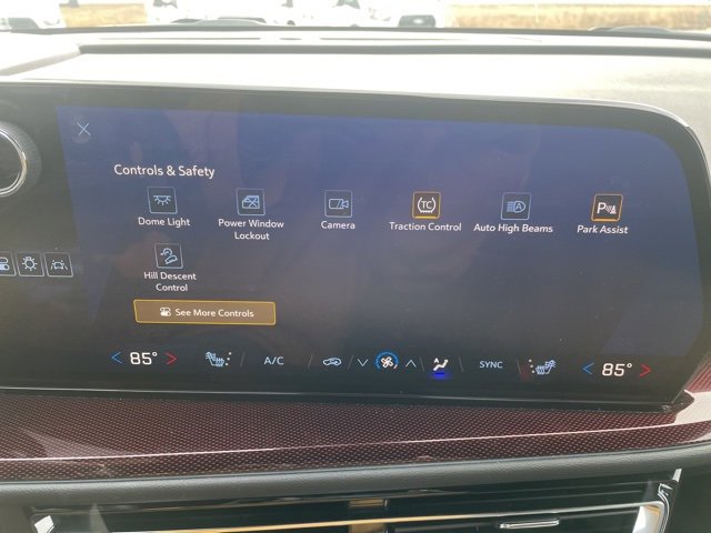 Used 2025 Chevrolet Traverse Z71 w/ Driver Confidence Package image 40