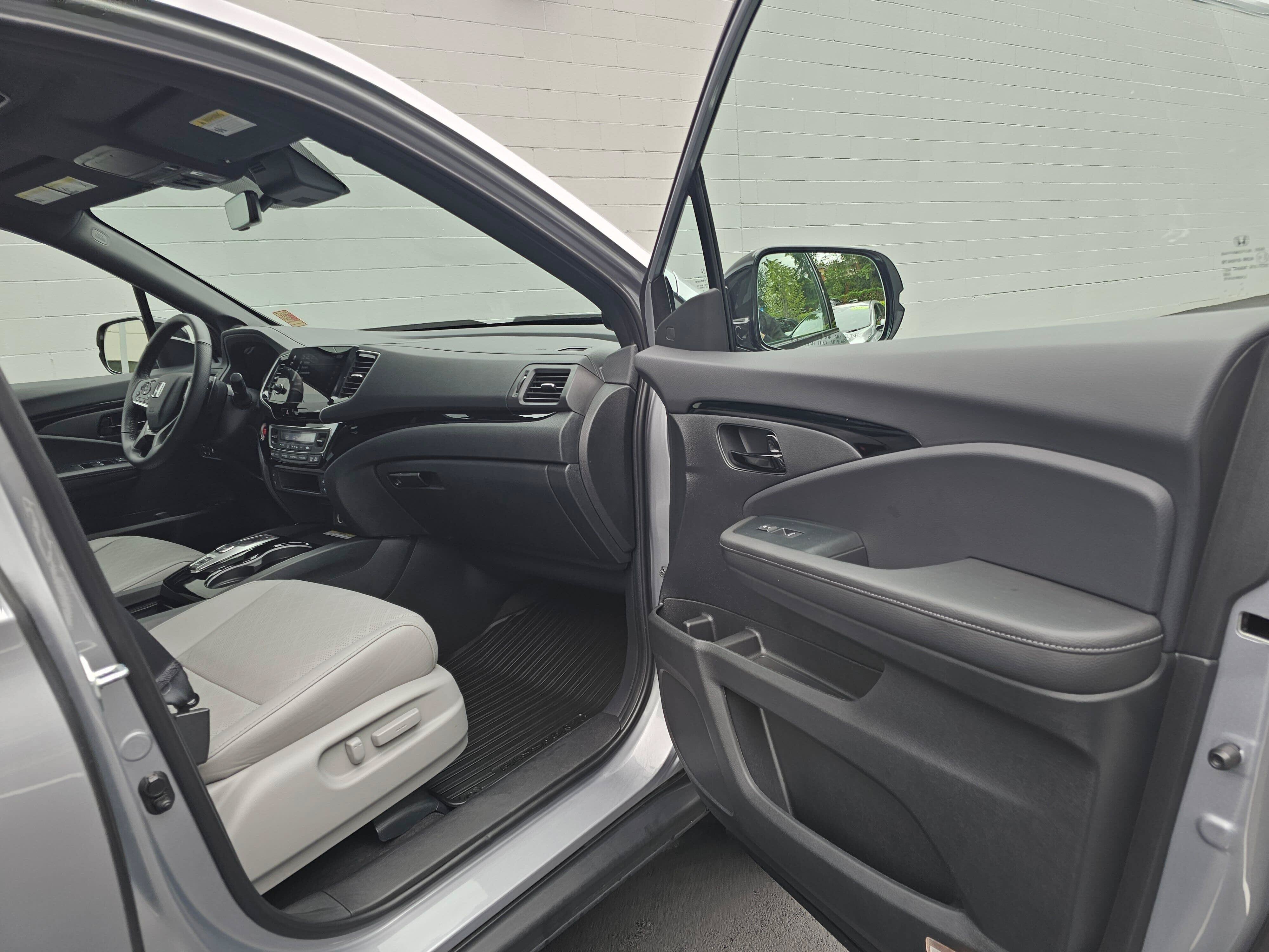 Used 2023 Honda Passport Elite image 12