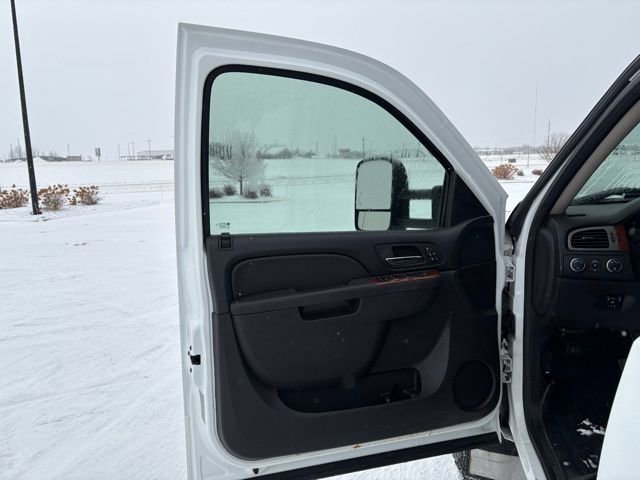 Used 2013 GMC Sierra 2500 SLT w/ Suspension Package, Off-Road image 4