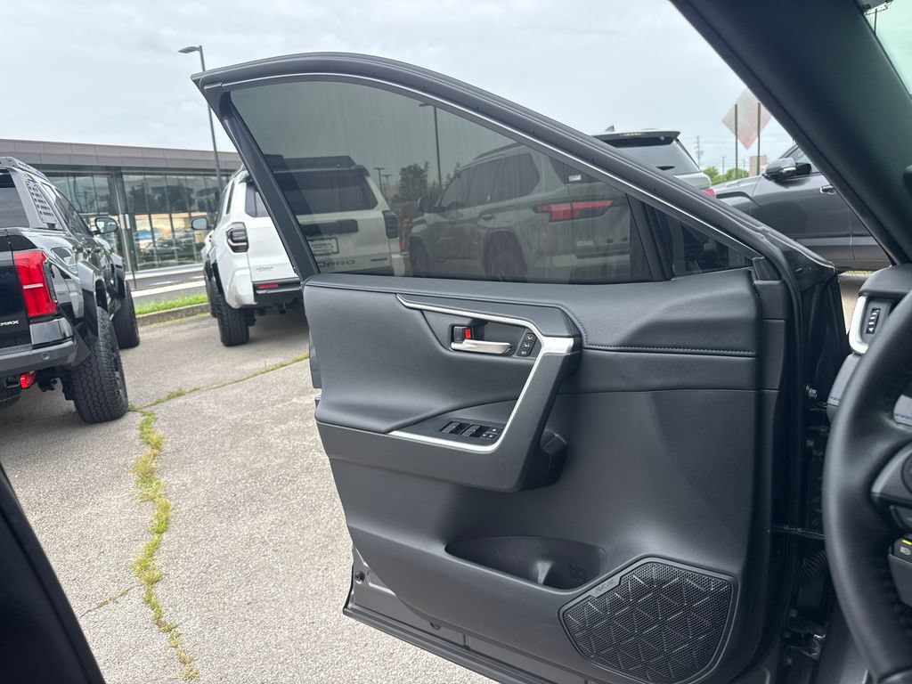 Used 2023 Toyota RAV4 XSE AWD/4WD image 12