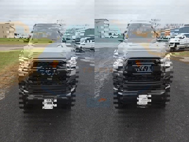 Used 2023 Toyota Tacoma 4x4 Double Cab image 2