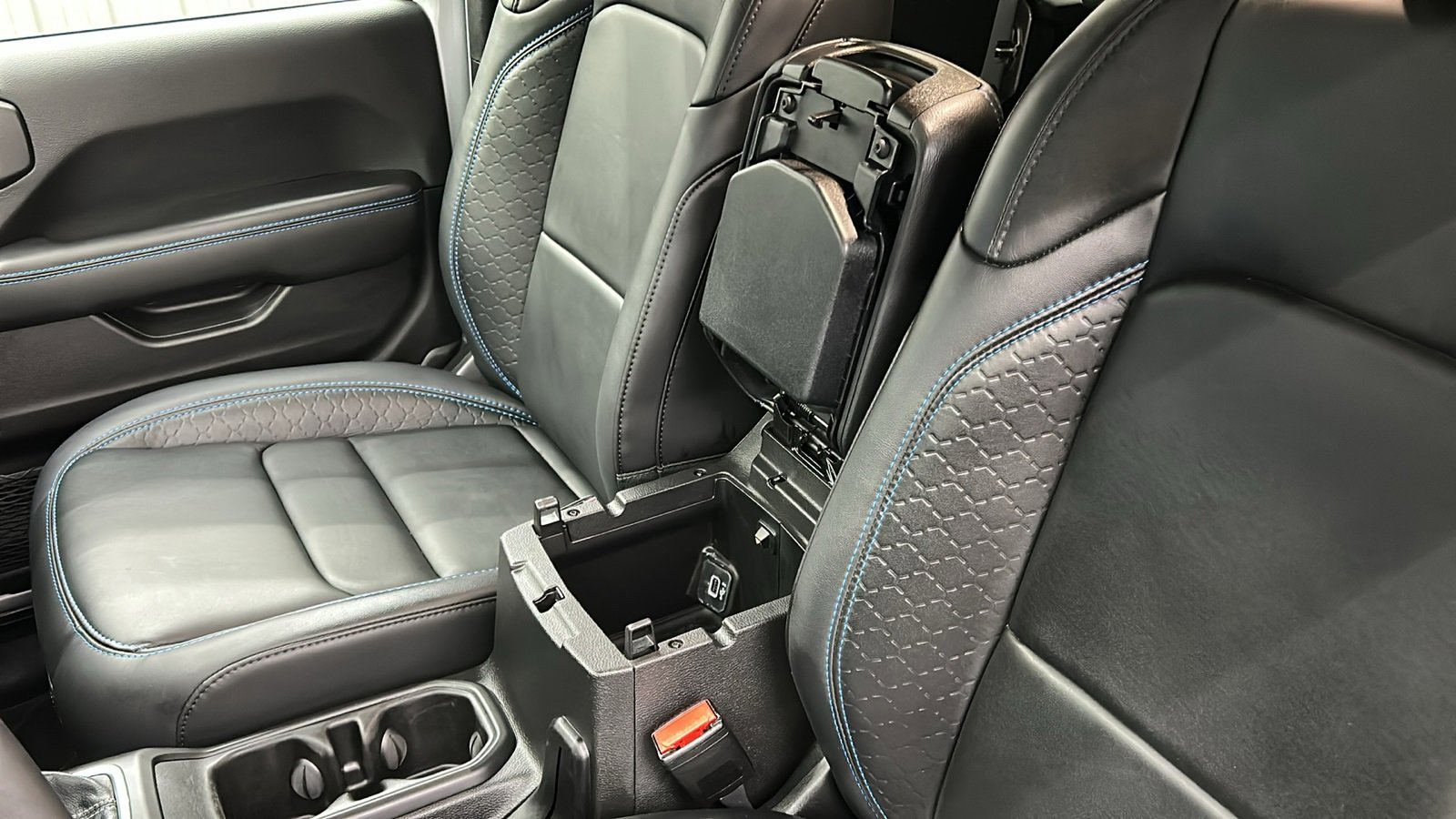 Used 2024 Jeep Wrangler High Altitude image 28