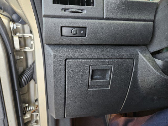 Used 2010 Jeep Liberty Limited w/ Tire & Wheel Group image 28