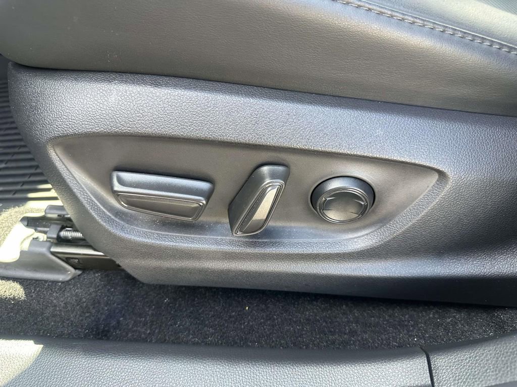 Used 2023 Toyota Crown Limited image 16