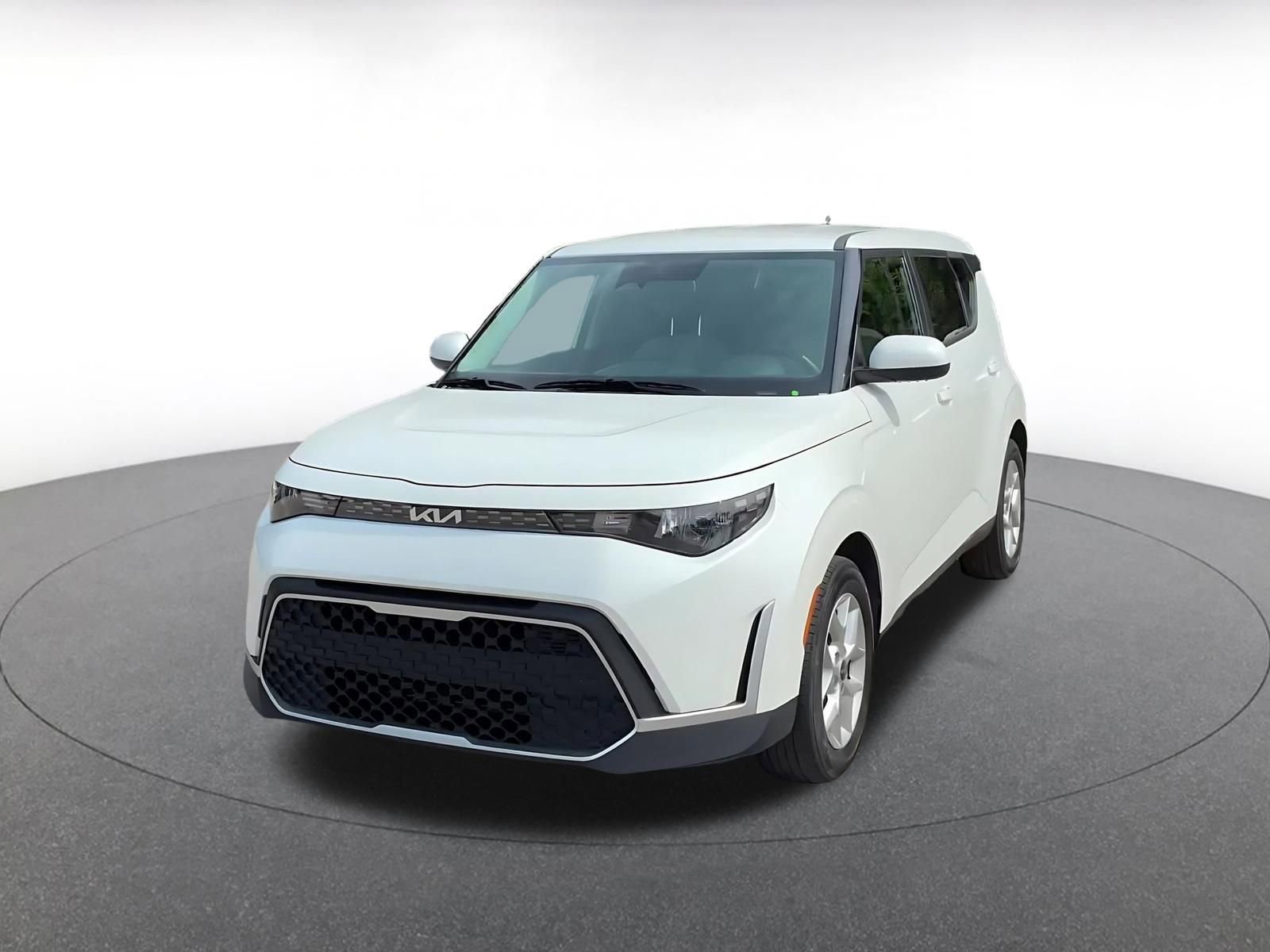 Used 2025 Kia Soul LX w/ LX Technology Package FWD image 7