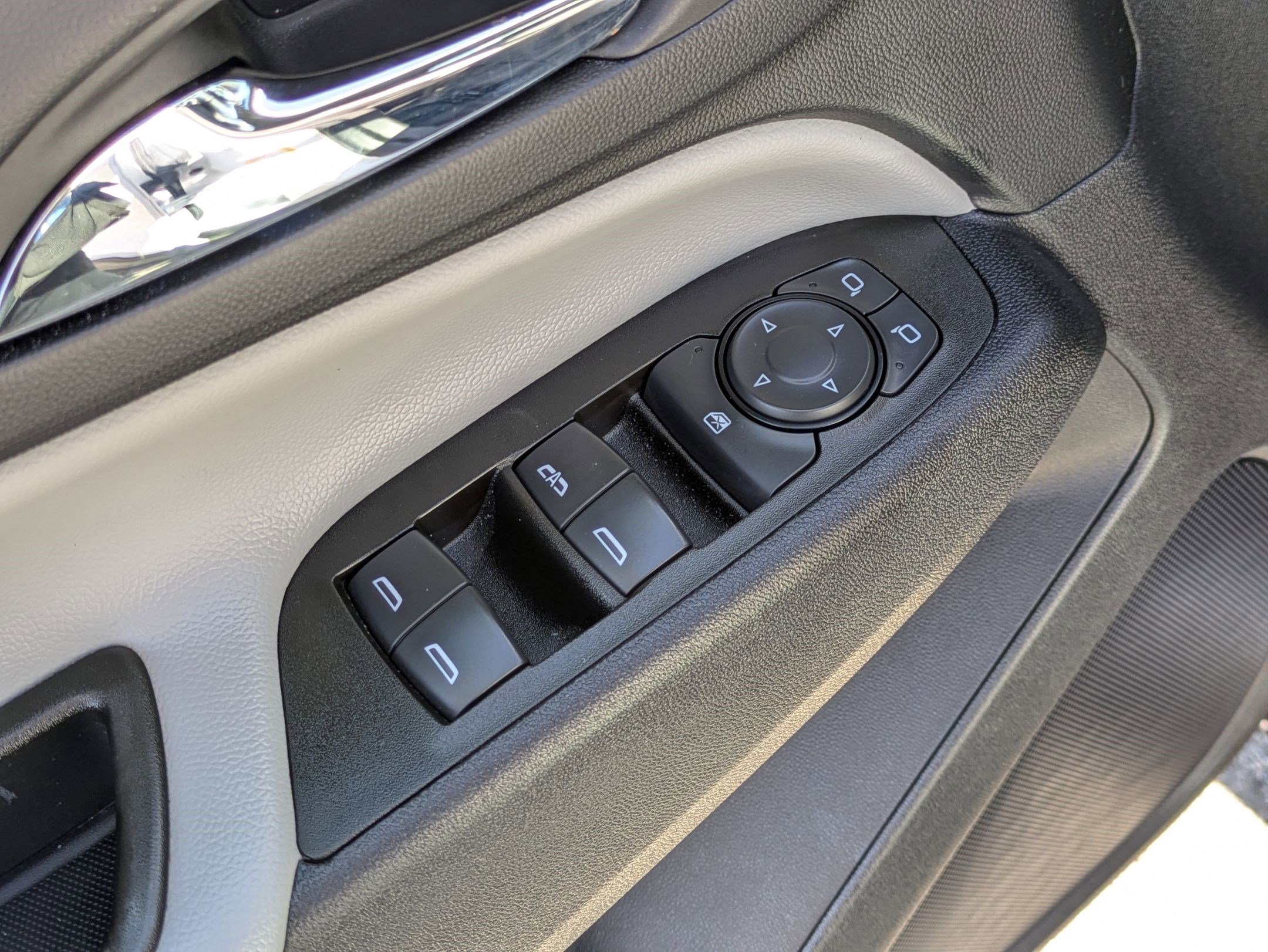 Used 2023 Chevrolet Equinox LS w/ LPO, Cargo Package image 11