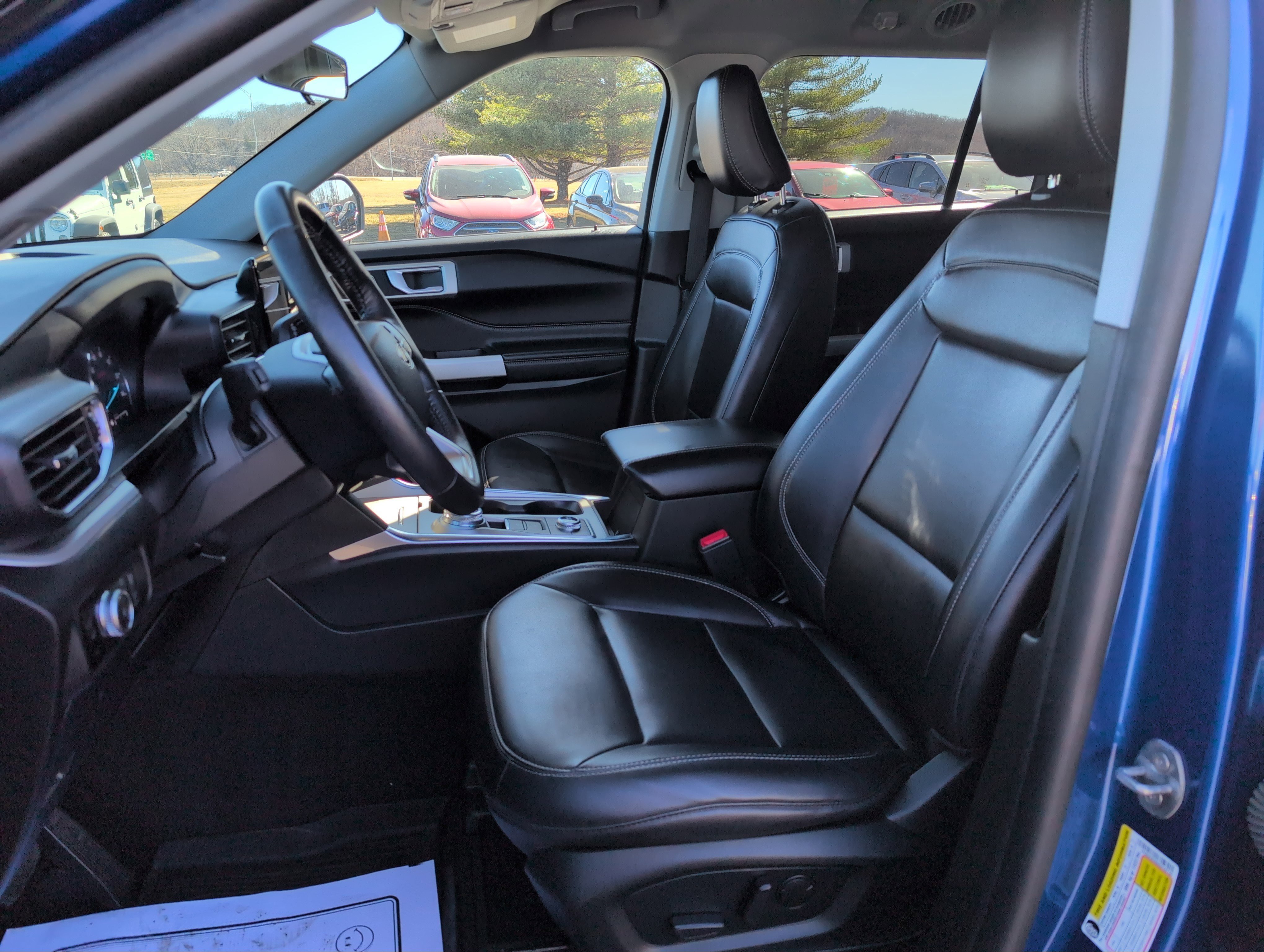 Used 2022 Ford Explorer XLT w/ Equipment Group 202A image 13