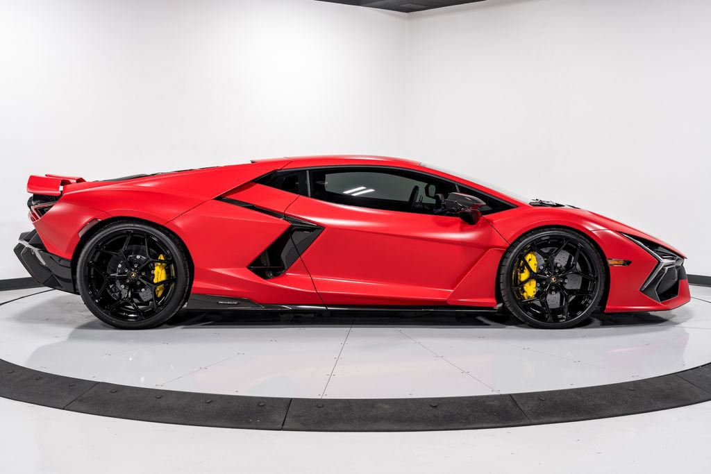 Used 2025 Lamborghini Revuelto image 2