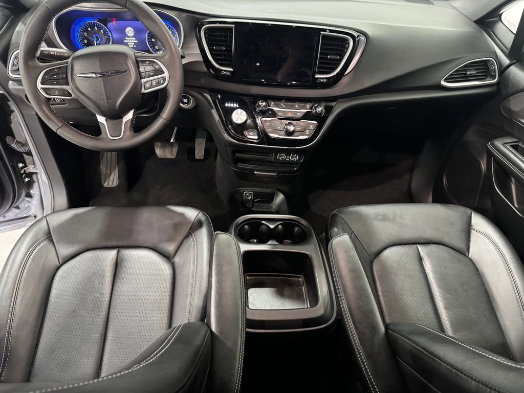 Used 2025 Chrysler Pacifica Select FWD image 31