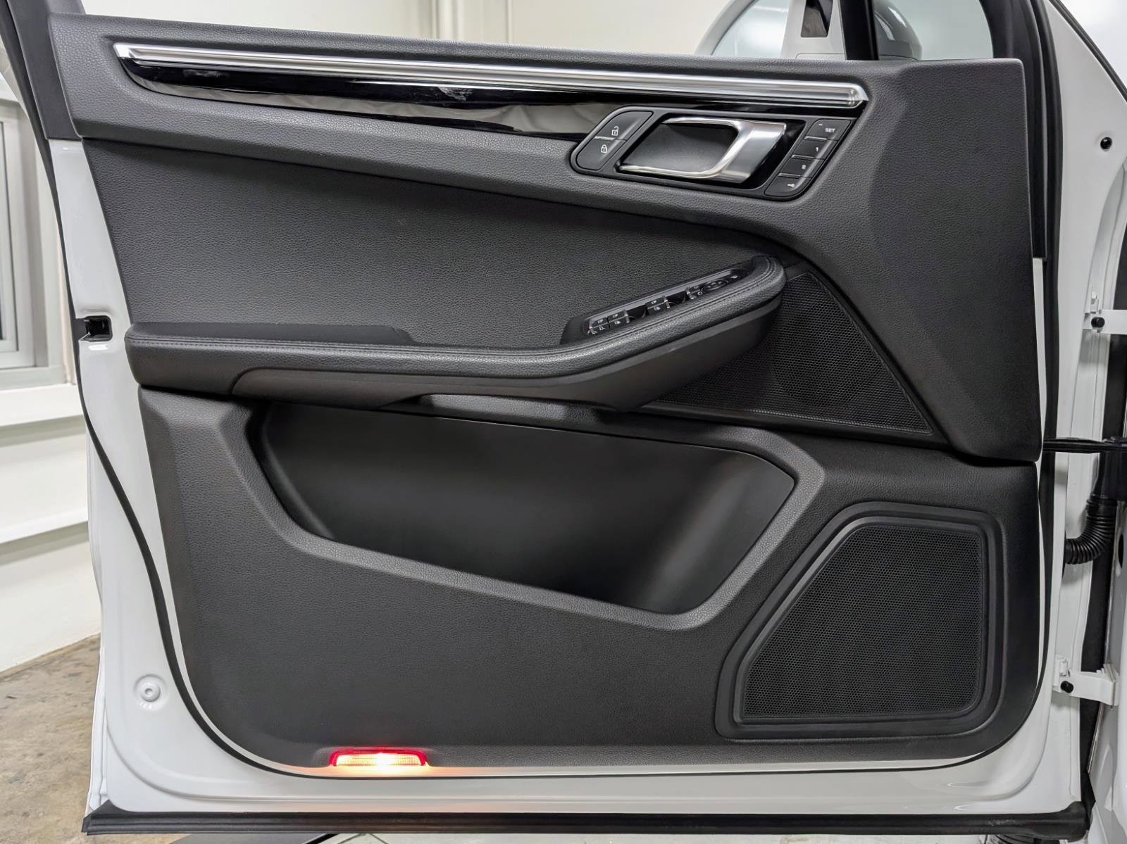 Used 2023 Porsche Macan image 13