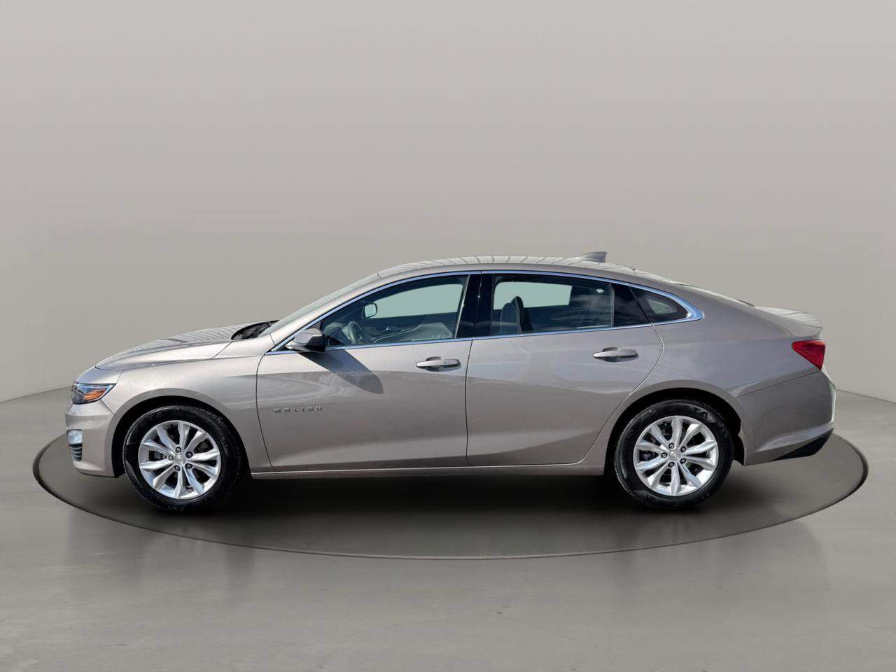 Used 2024 Chevrolet Malibu LT FWD image 3