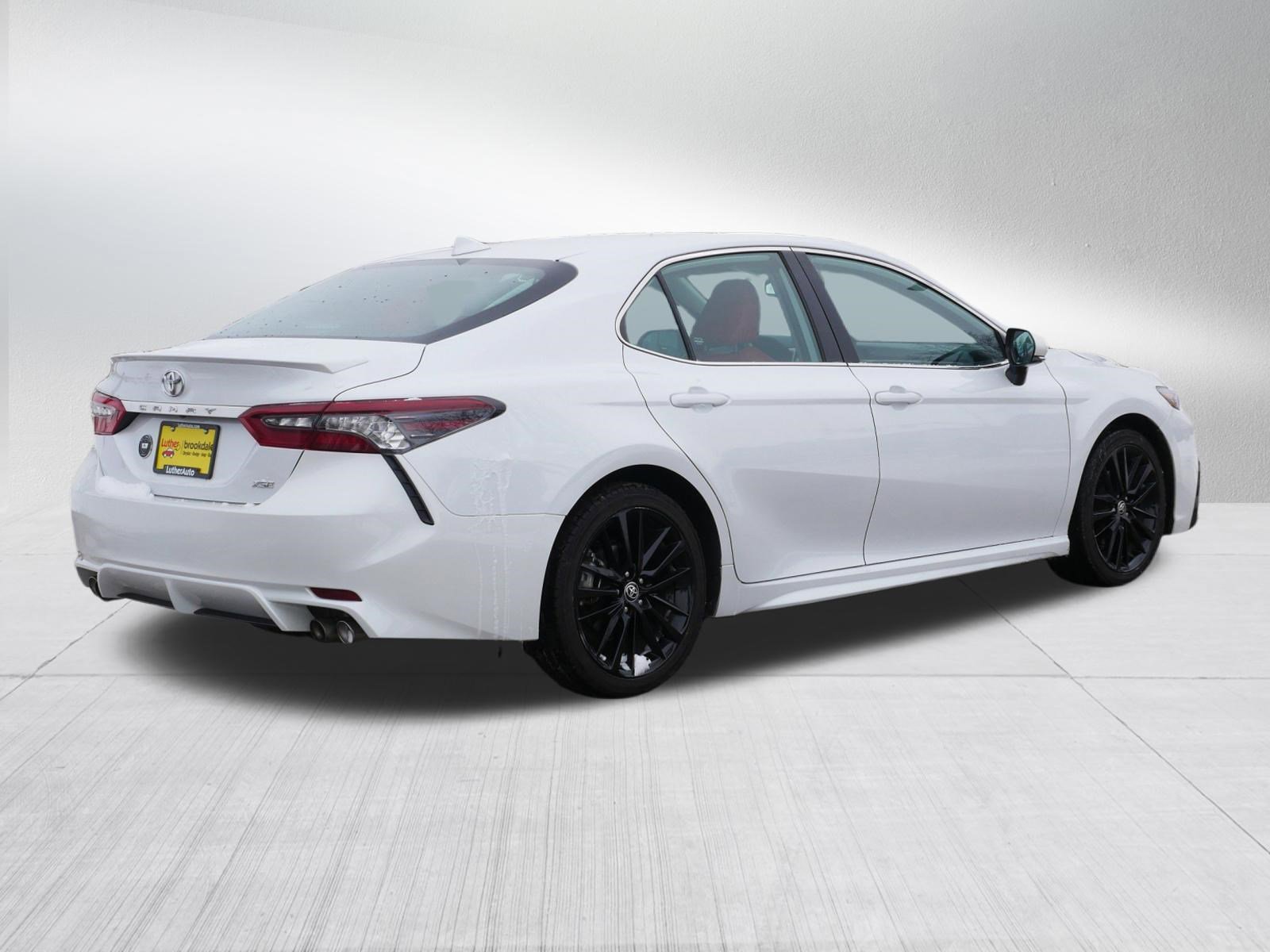 Used 2023 Toyota Camry XSE FWD image 7