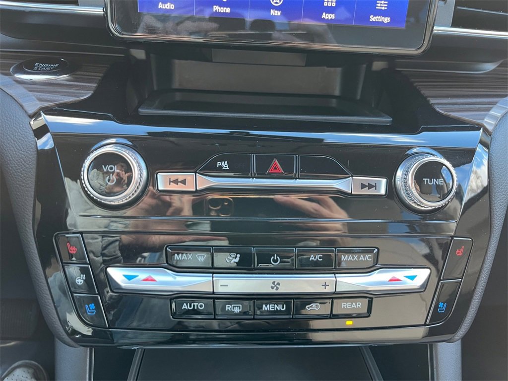 Used 2024 Ford Explorer Limited image 13