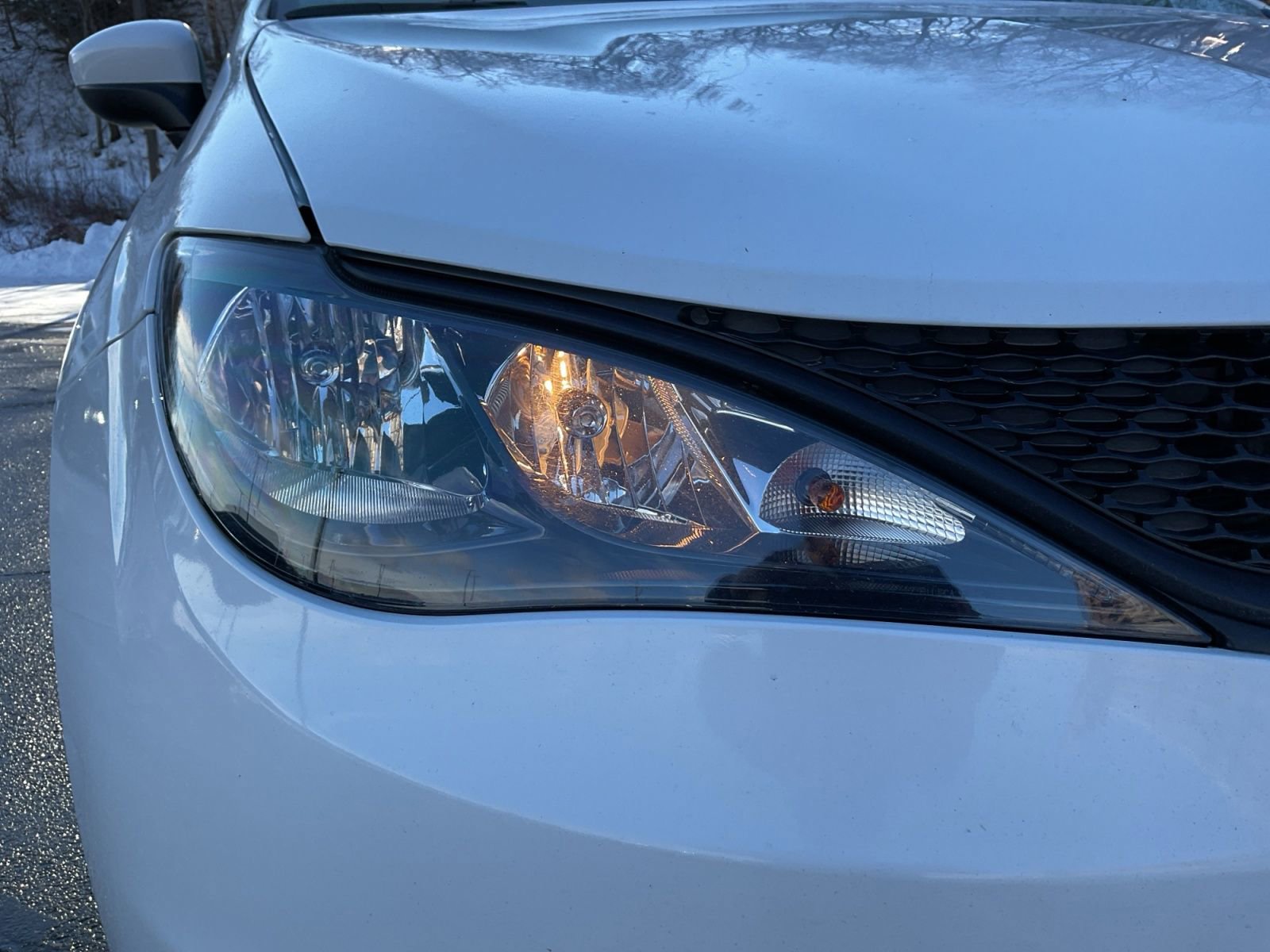 Used 2023 Chrysler Voyager LX image 29