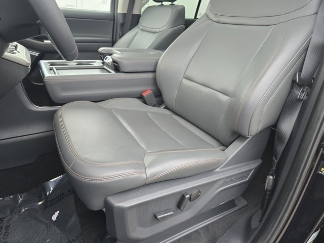 Used 2025 Ford Expedition Active image 5