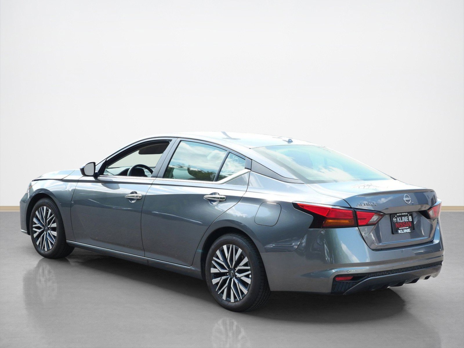 Certified 2025 Nissan Altima 2.5 SV FWD image 3