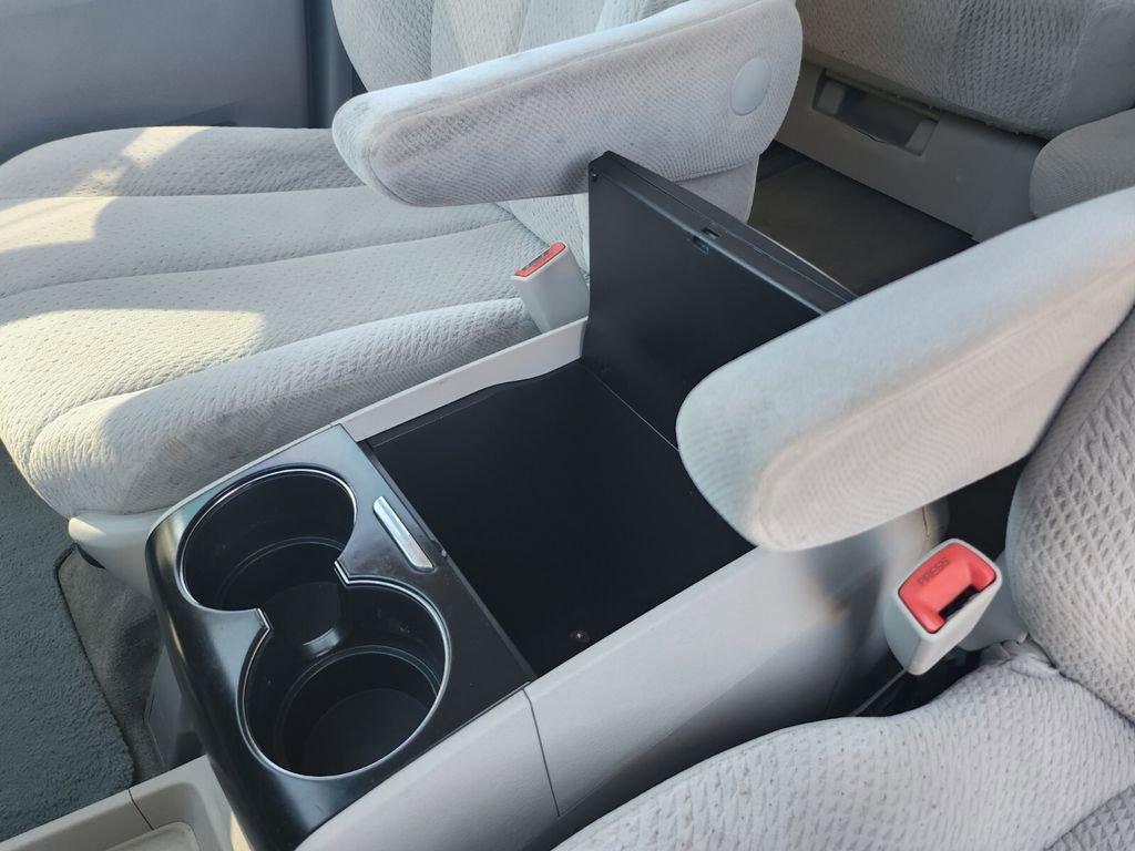 Used 2012 Toyota Sienna LE w/ Towing Pkg FWD image 30